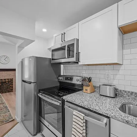 Shadyside, Central !4 Stylish And Central Studio With Free Parking Pittsburgh Exterior photo
