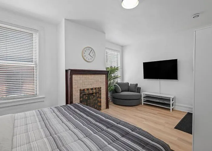 Shadyside, Central !4 Stylish And Central Studio With Free Parking
